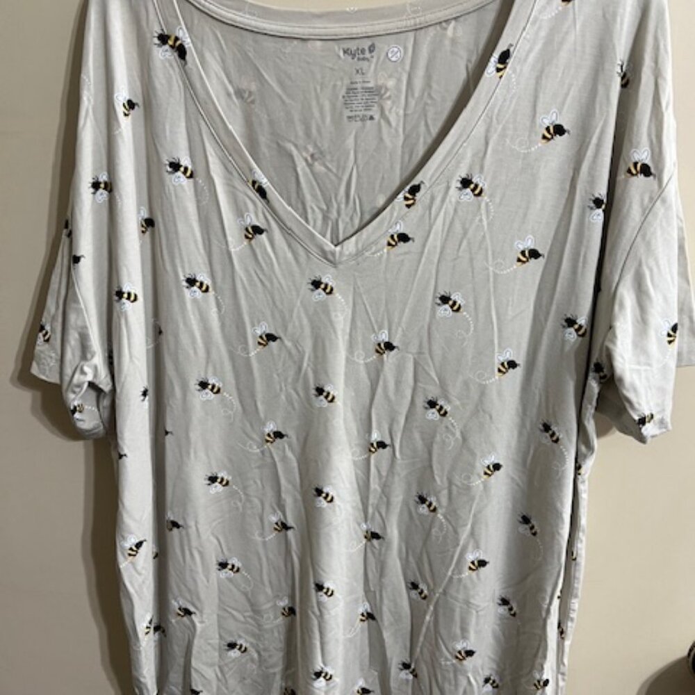 Kyte Baby Women's Relaxed Fit V-Neck in Bee Mine XL